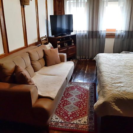 Kulla Dula Guesthouse Gjakova Esterno foto