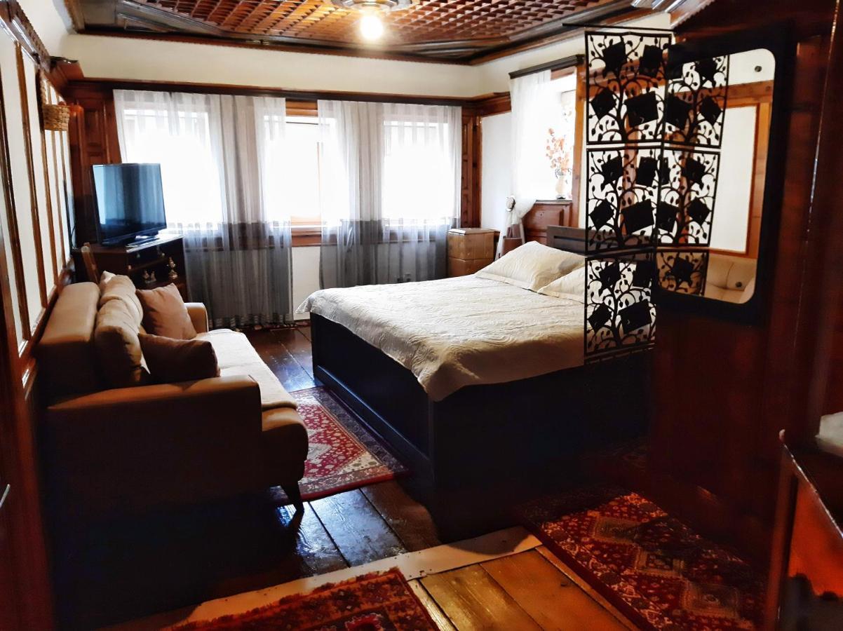 Kulla Dula Guesthouse Gjakova Esterno foto