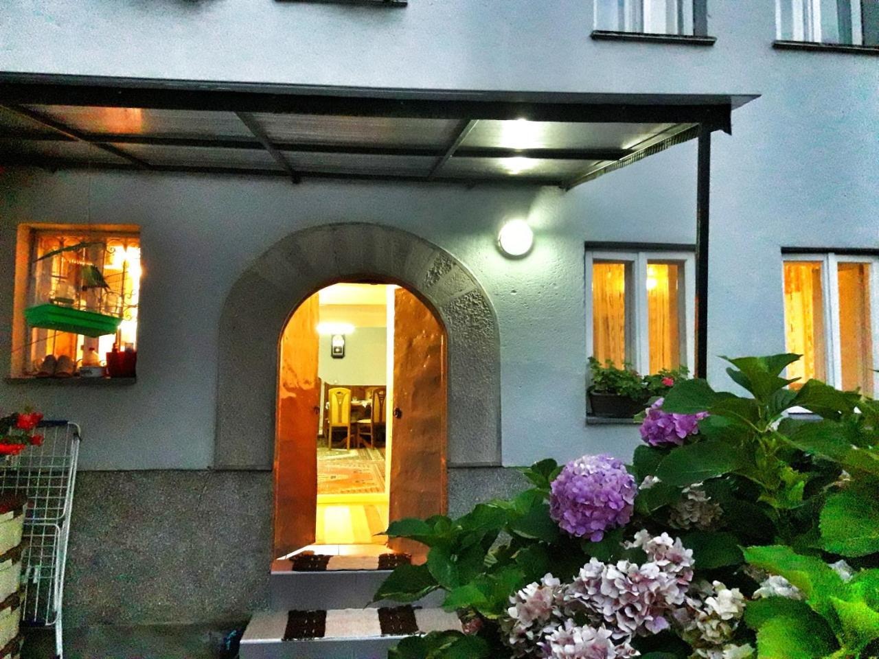 Kulla Dula Guesthouse Gjakova Esterno foto