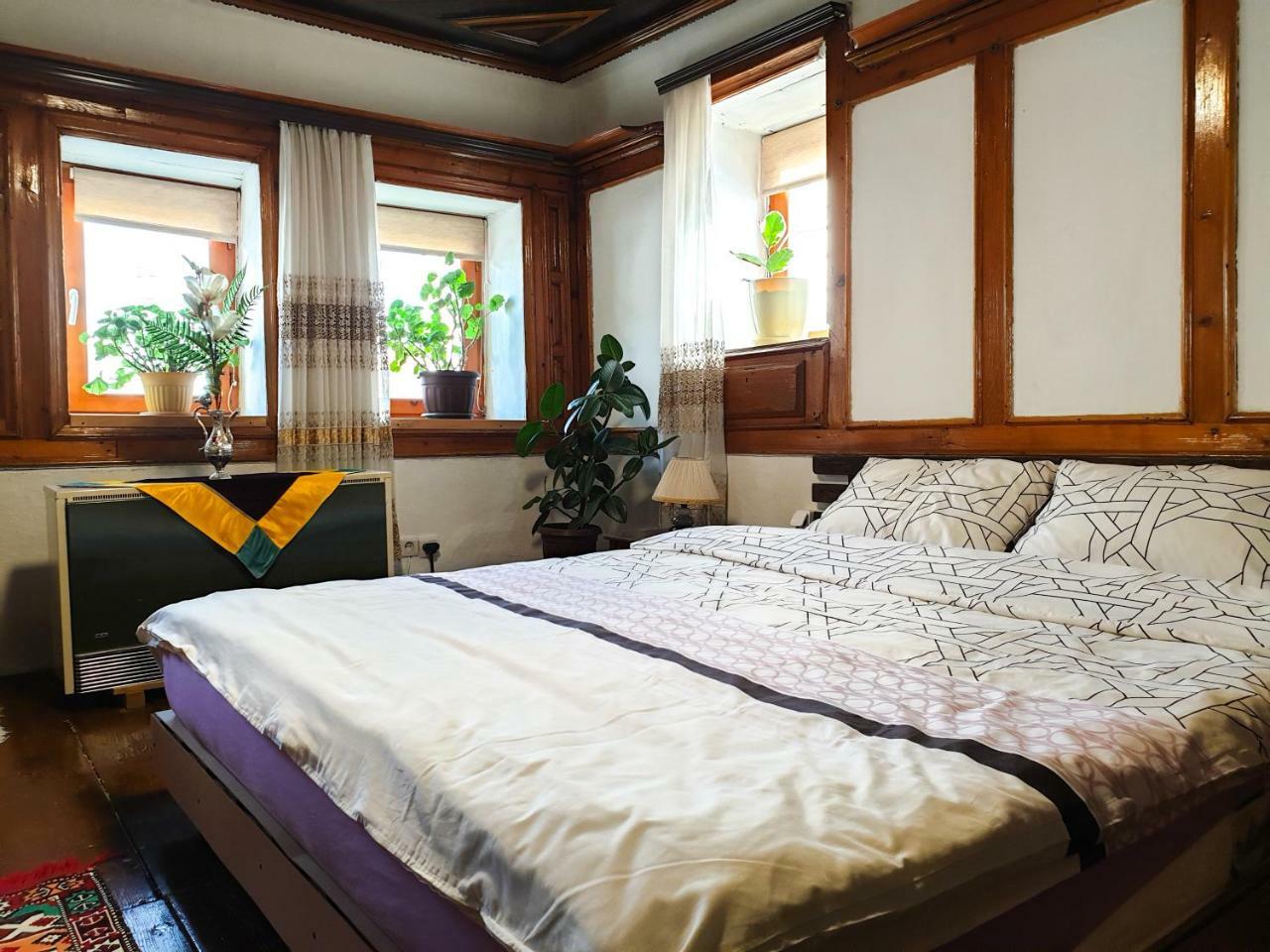 Kulla Dula Guesthouse Gjakova Esterno foto