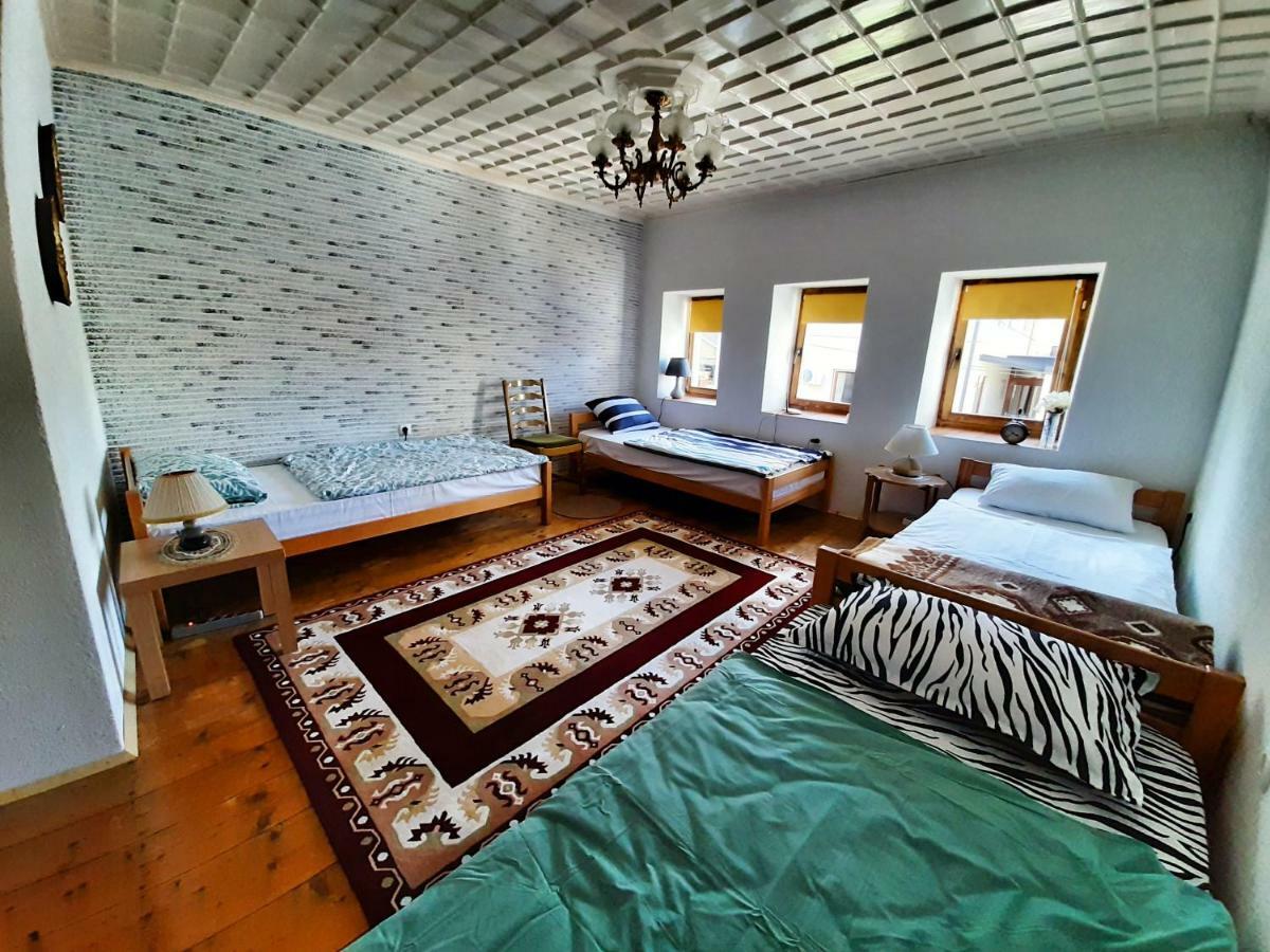 Kulla Dula Guesthouse Gjakova Esterno foto